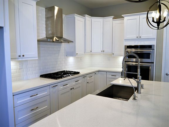 3rd image of 10293 Silverberry St
