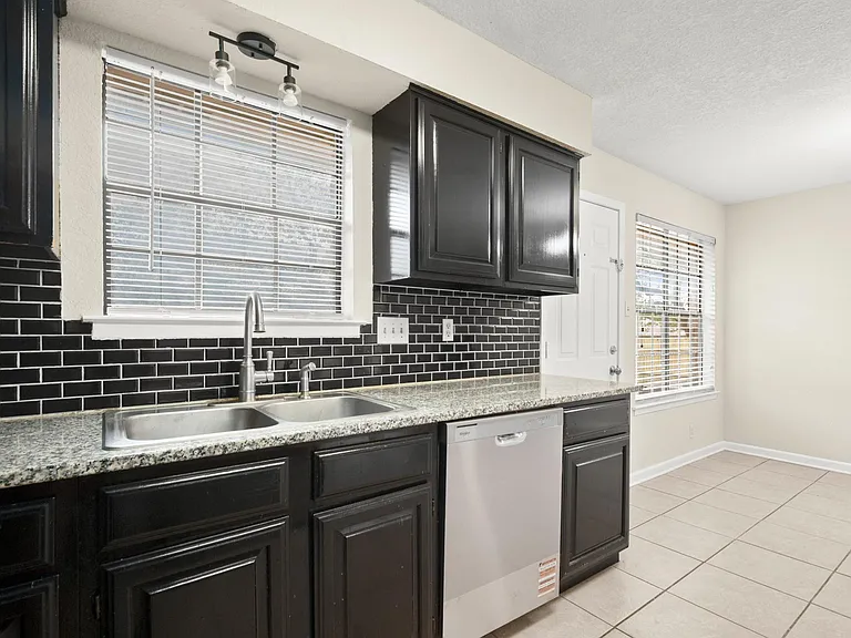3801 Foust Trl #B — Photo 5