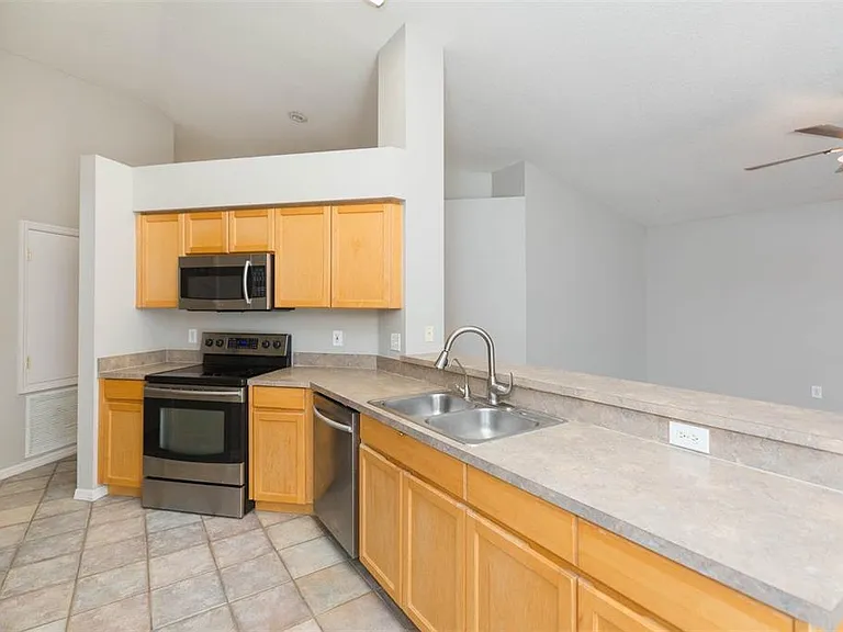 4550 Roundview Ct — Photo 12