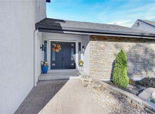 220 NW Locust St, Lees Summit, MO 64064