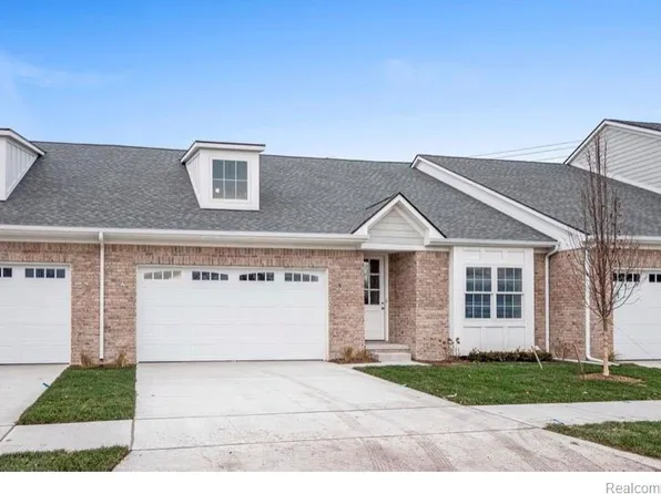 575 Heritage Place St, Clair Shores, MI 48080