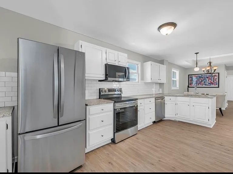 2942 Wayne Ave #1 — Photo 9