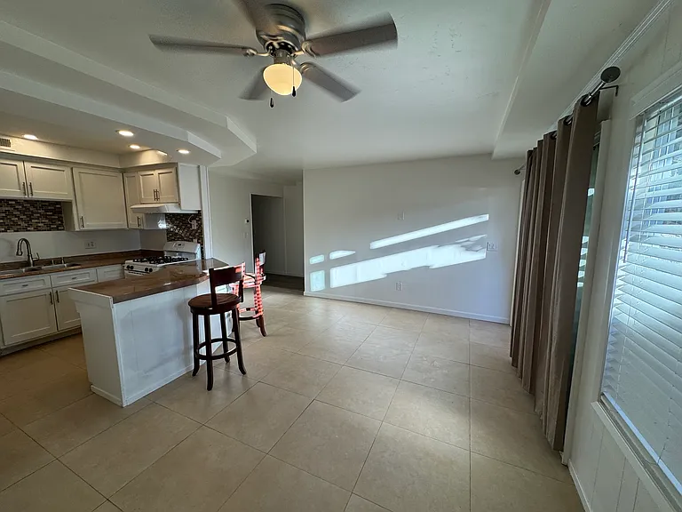 7000 Saranac St #9 — Photo 42