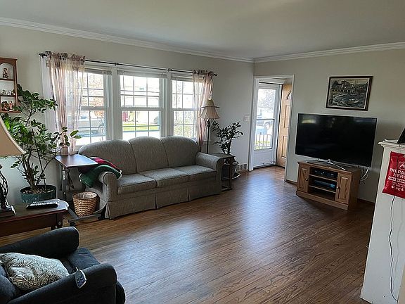 3rd image of 200 Riverview Ave