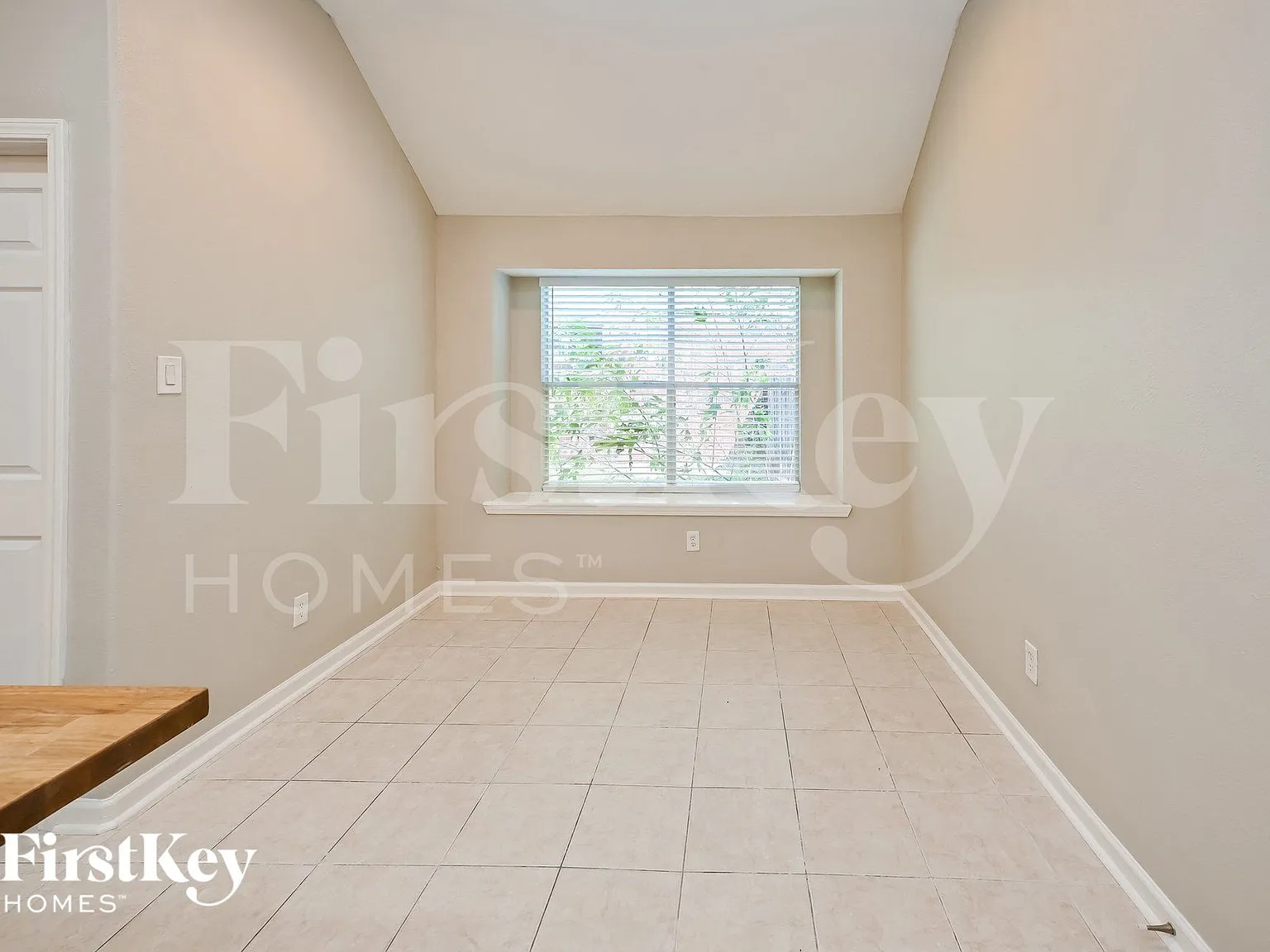 3 bed, 2.0 bath, 2133 sqft, $2,320 — Photo 4