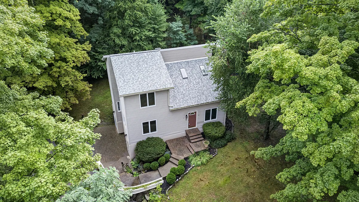 3 bed, 2394 sqft, $3,600 — Photo 3