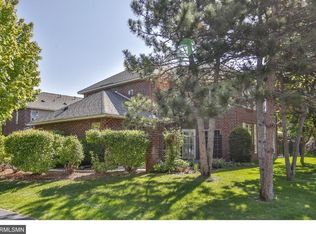 1906 Hunter Hill Rd, Hudson, WI 54016