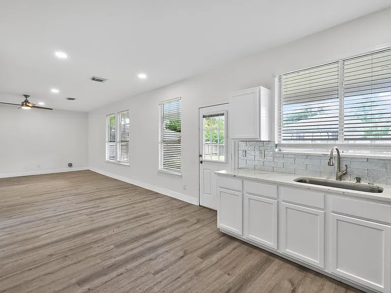 918 Ivycroft Ln — Photo 14