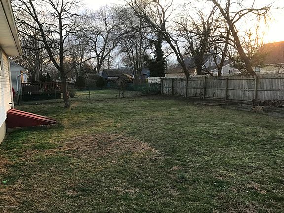 5th image of 110 Hoover Dr