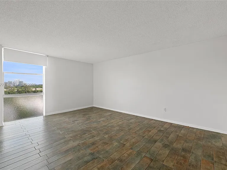 2350 NE 135th St #812 — Photo 8