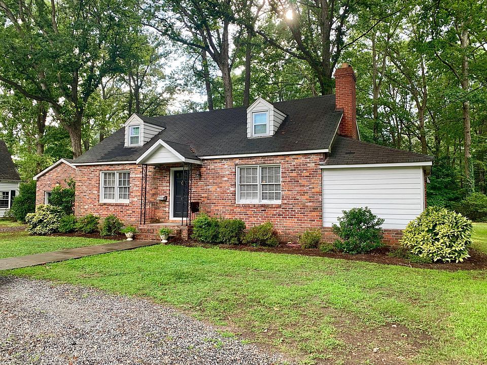 Beautiful 3 bedroom, 3 full bathroom home with first-floor Master and second additional Master on fully renovated second floor, located in the desirable neighborhood of Merrypoint Estates.