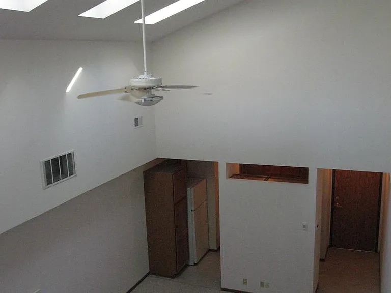101 16th Ave SW #3 — Photo 3