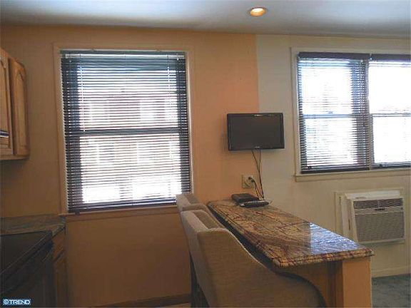 3rd image of 549 Devereaux Ave