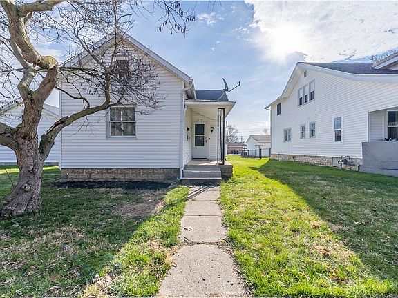 2nd image of 1125 Forest Ave