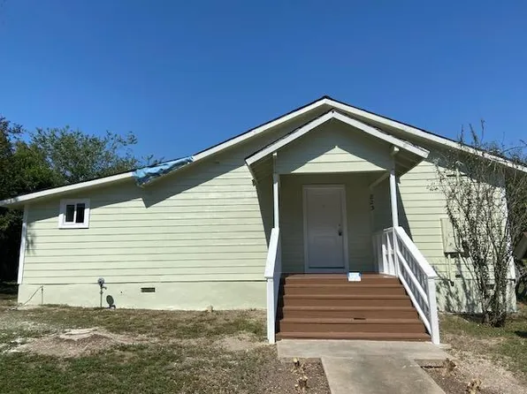 823 Monterrey St, Lockhart, TX 78644