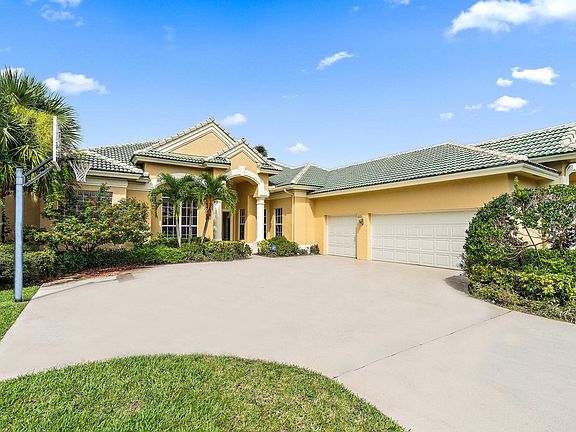 2nd image of 18585 Lakeside Gardens Dr