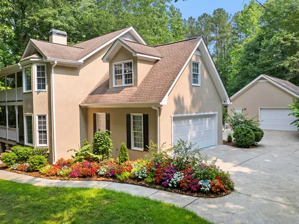 210 Farr Lake Dr, Tyrone, GA 30290