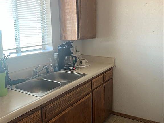 3rd image of 2525 E McVicar Ave