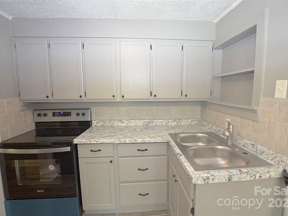 4th image of 2430 Sunset Ave