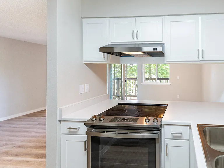 Riverside Park Apartments — Photo 17