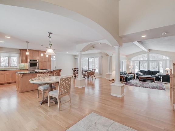 4th image of 230 Marie Ave W