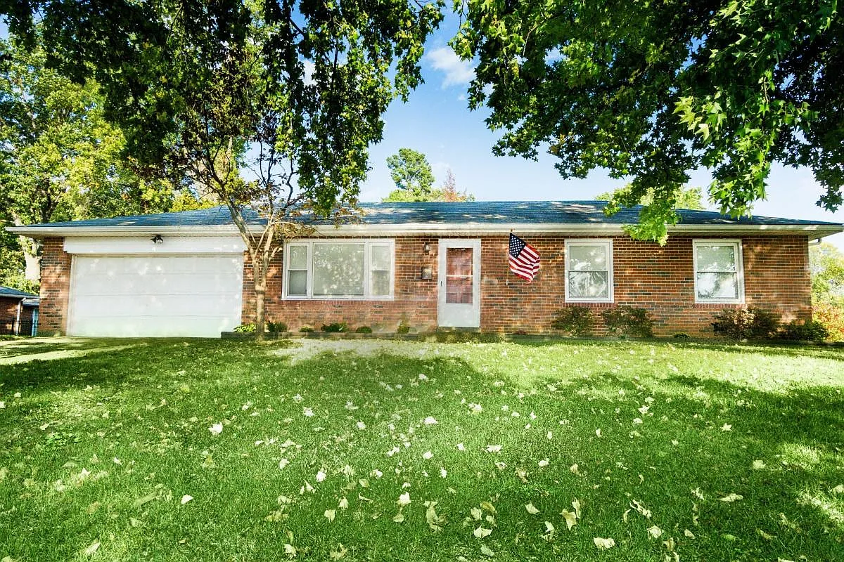 2 Bromley Dr photo 1
