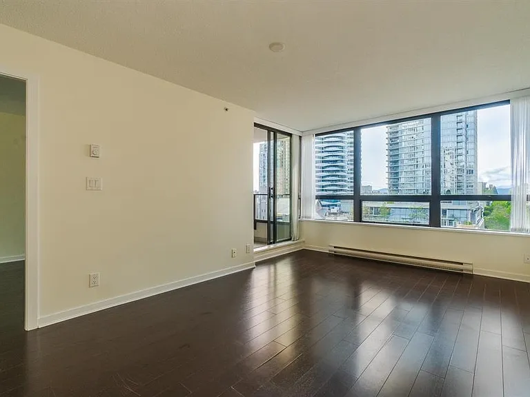 933 Hornby St #809 — Photo 5