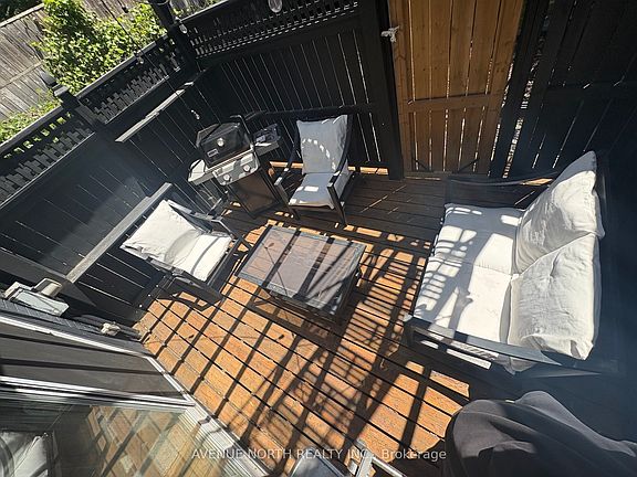 2nd image of 208 Clarence St #1