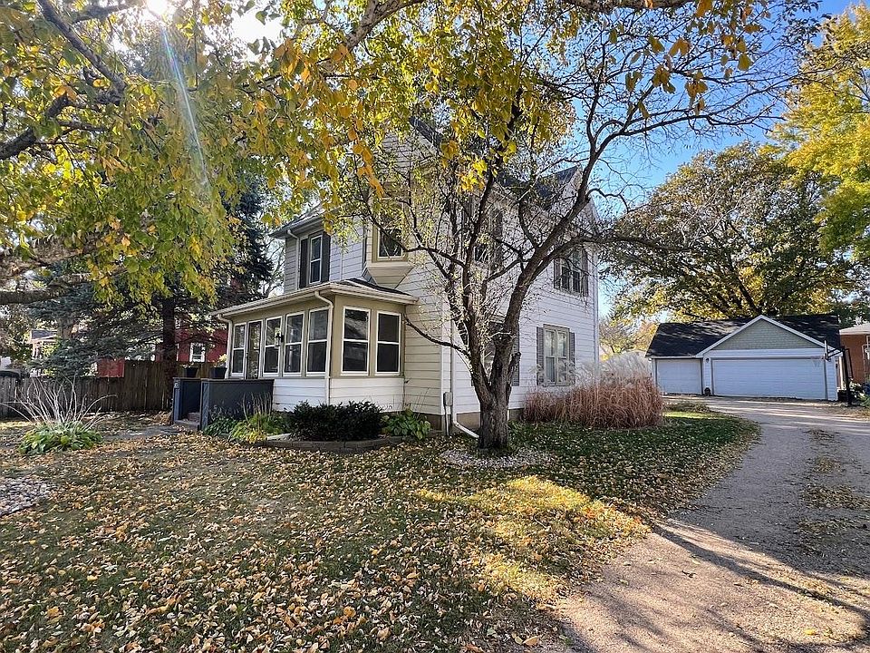 1st image of 523 4th Ave W