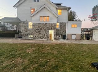 7225 Hilltop Rd, Upper Darby, PA 19082