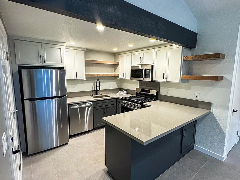 2604 Latham Dr — Photo 15