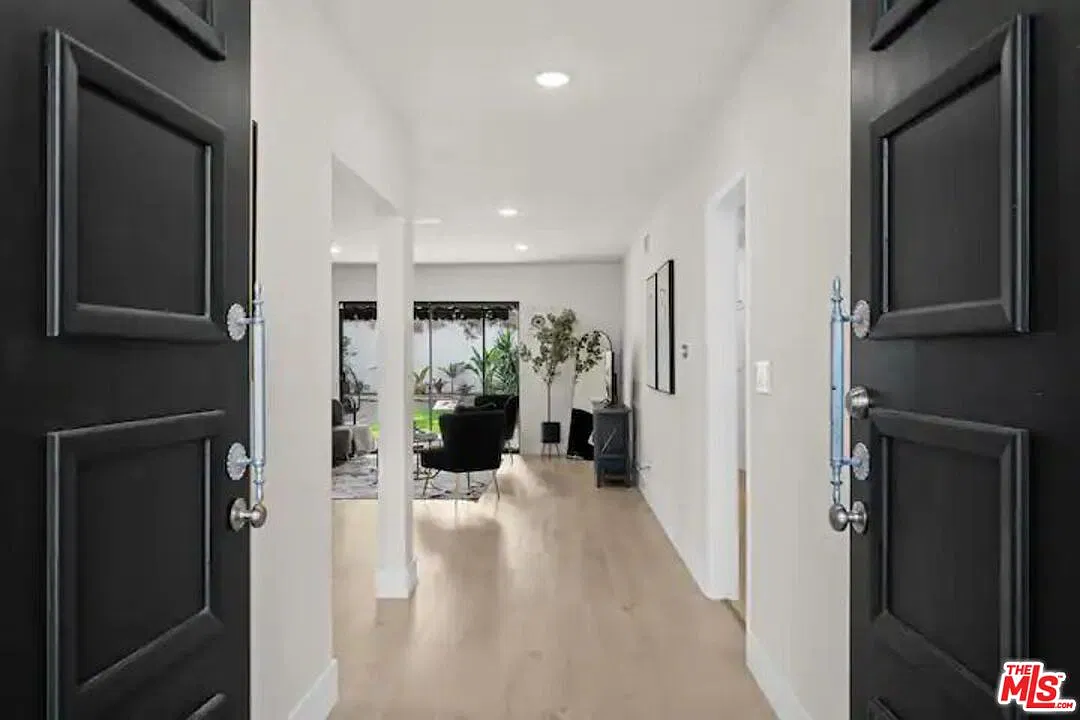 4 bed, 3.0 bath, 2511 sqft, $9,995 — Photo 4