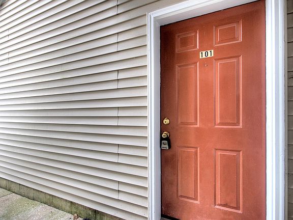 2nd image of 101 Driftwood Ct #101