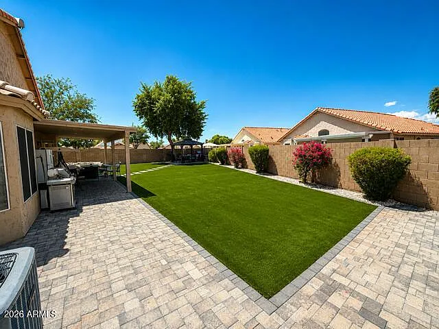 9854 W Irma Ln — Photo 34