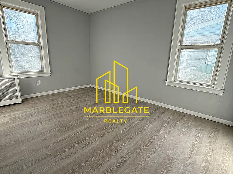 100 Smith St #11 — Photo 3