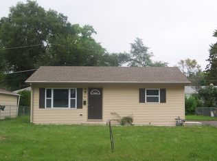 6 Meadowlark Ln, Carpentersville, IL 60110