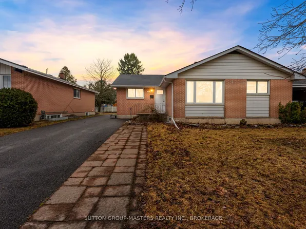 35 Holland Cres, Kingston, ON K7M 2V7