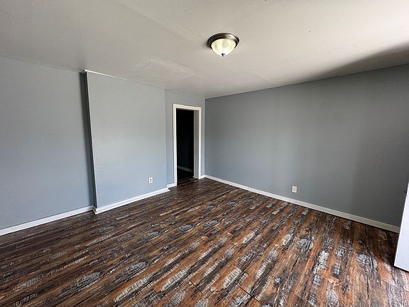 4th image of 1010 Bates St