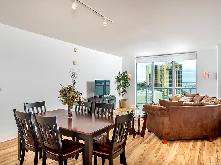 3001 Oasis Grand Blvd — Photo 4