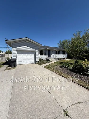 1607 Halsey St Photo 1