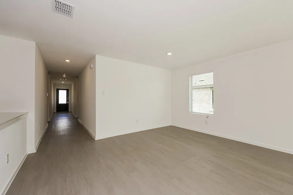4 bed, 2.0 bath, 1720 sqft, $2,385 — Photo 4