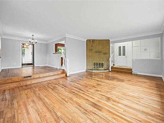 3rd image of 219 Winton Rd S