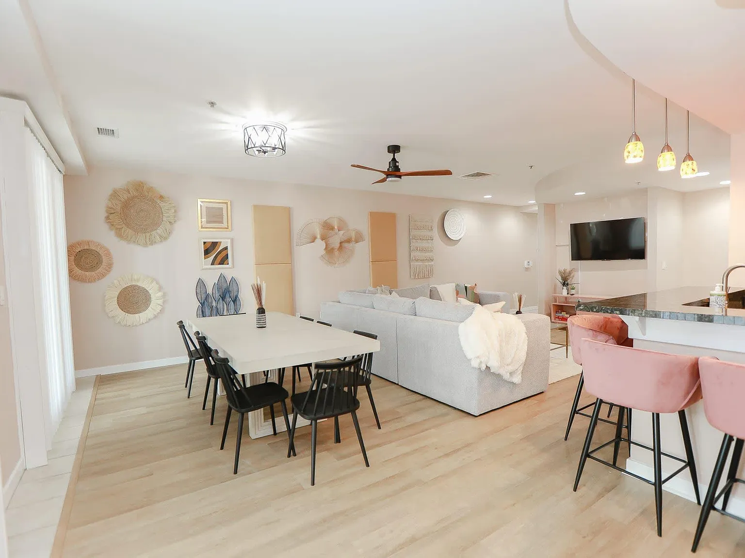 3 bed, 1589 sqft, $2,700 — Photo 2