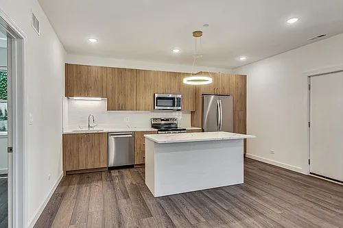 6122 S University Ave #203 Photo 1