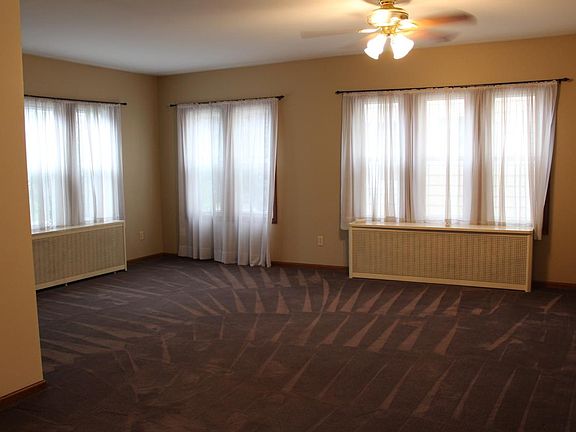 Livingroom (view 1)