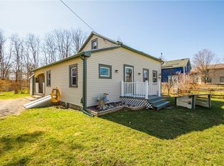 148 Hook Rd, Farmington, NY 14425