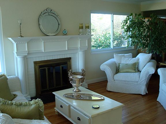 3rd image of 3034 Hillside Dr