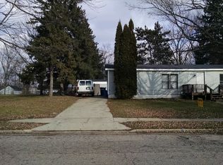 942 Pierce Rd, Lansing, MI 48910
