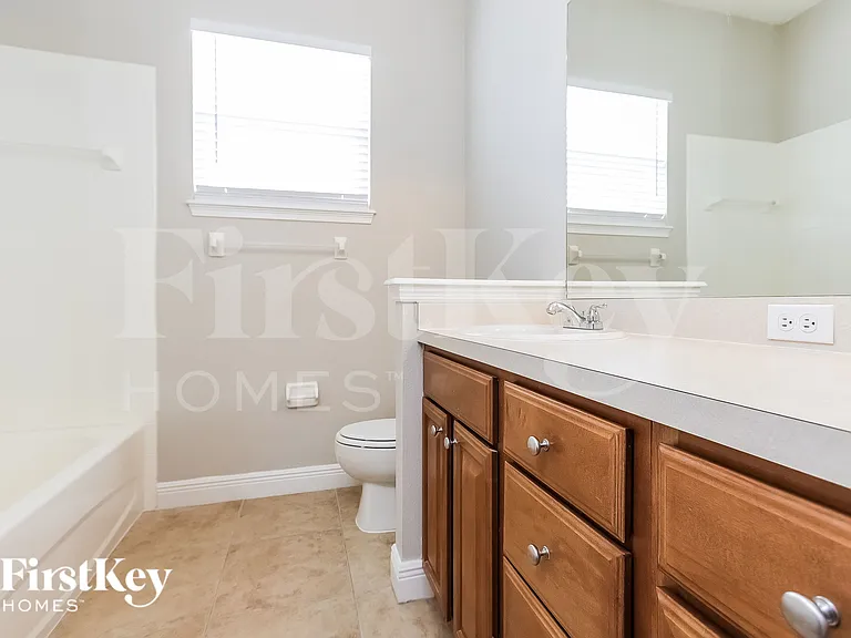 663 Breezeway Ct — Photo 13