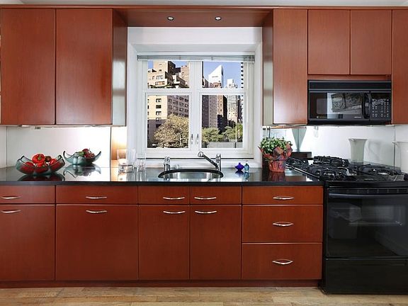 3rd image of 36 Sutton Pl S APT 5F